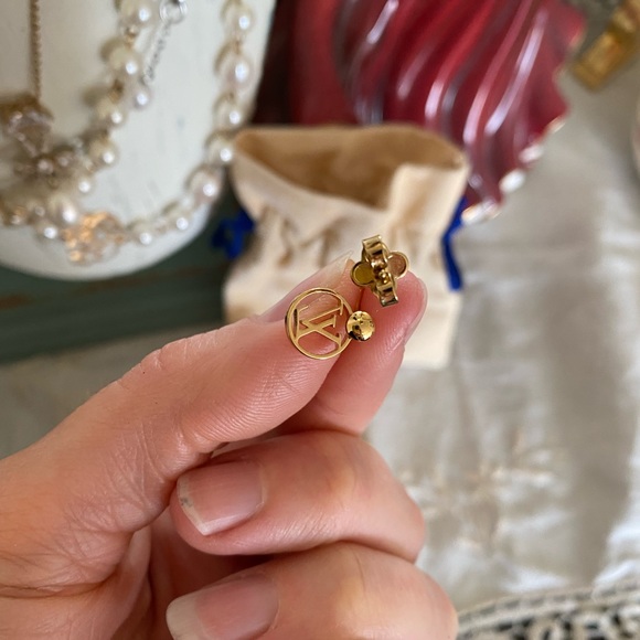 Authentic Louis Vuitton Blooming Earrings - Picture 4 of 12